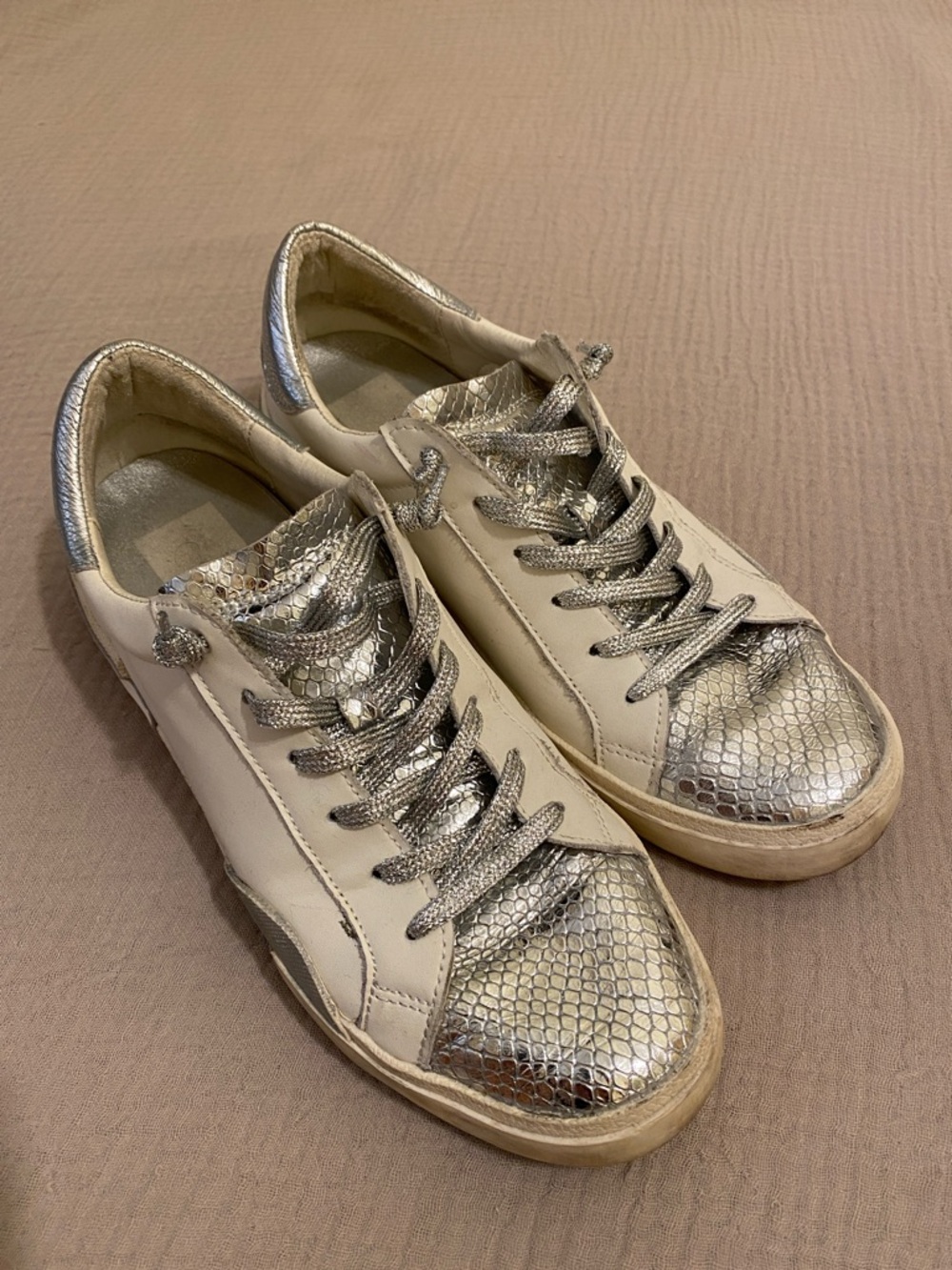 Dolce Vita Women's Metallic Ivory Sneaker with Silver Accents. Size 8.5